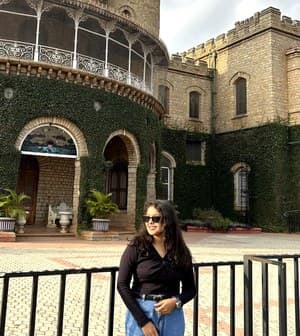 Aditi outside Bangalore Palace