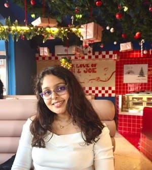 Aditi at a cafe